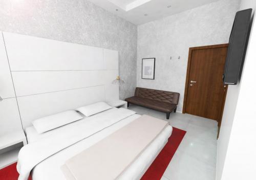 Hotel, Drnholec